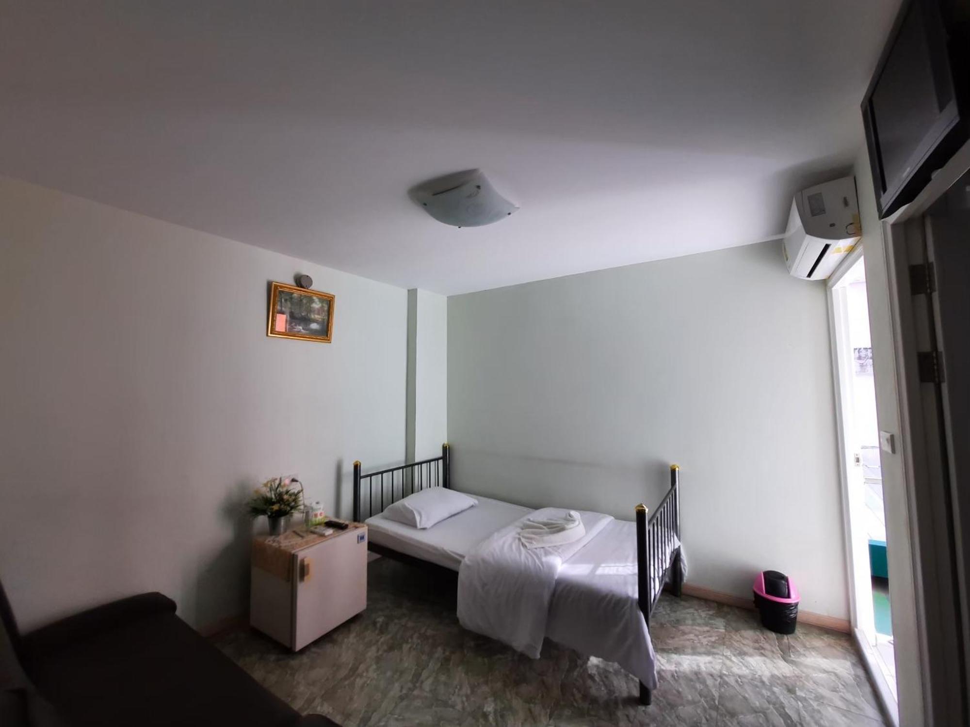 Sp Park Thaphra Hotel Bangkok Exterior photo